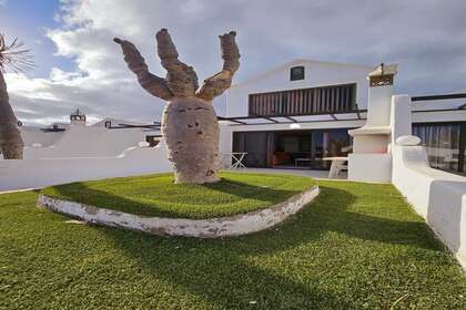 Duplex/todelt hus til salg i Costa Teguise, Lanzarote. 