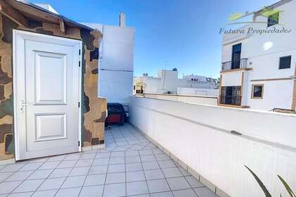 Duplex/todelt hus til salg i Arrecife, Lanzarote. 