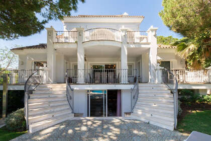 Řadový dům na prodej v Hacienda Las Chapas, Marbella, Málaga. 
