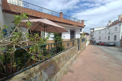 Řadový dům na prodej v Guaro, Málaga. 