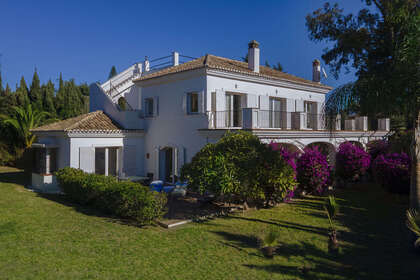 Cluster house for sale in Guadalmina, Málaga. 