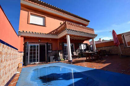 Cluster house for sale in Fuengirola, Málaga. 
