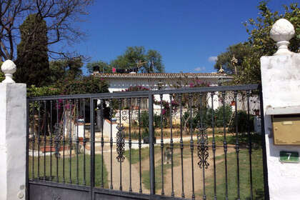 Cluster house for sale in Los Pacos, Fuengirola, Málaga. 