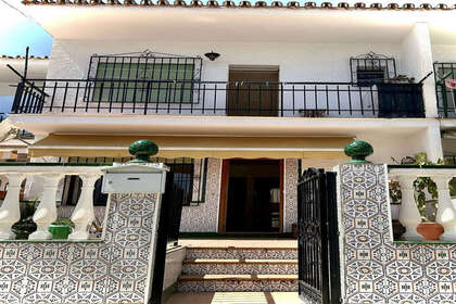 Haus zu verkaufen in Nerja, Málaga. 