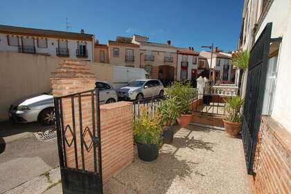 联排别墅 出售 进入 Pinos Puente, Granada. 