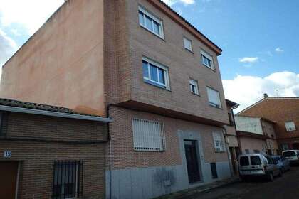 Flat for sale in Cazalegas, Toledo. 