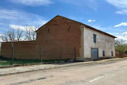 House for sale in Valdevimbre, León. 